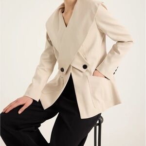 Cream tailored blazer with collar detail